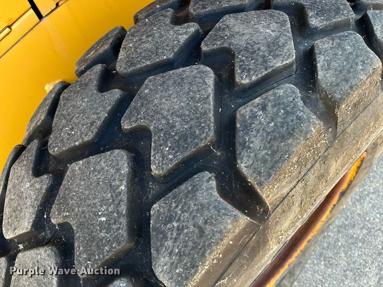 image for item DO1682 2005 John Deere 444J wheel loader