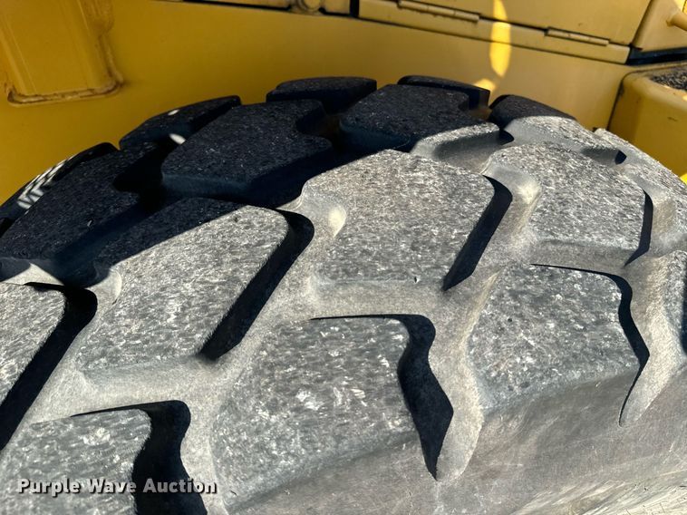 image for item DO1682 2005 John Deere 444J wheel loader