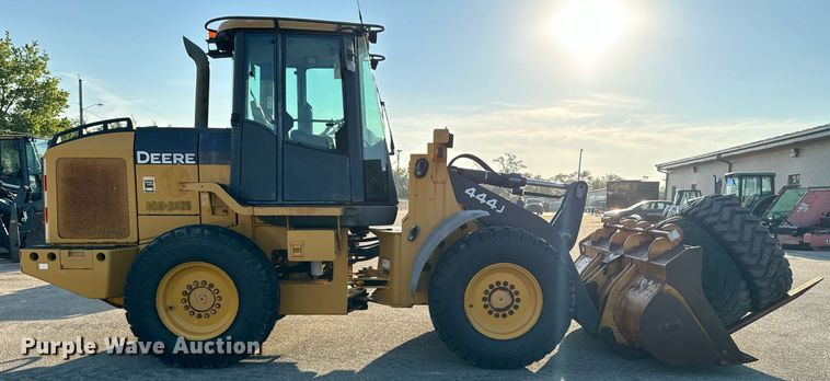 image for item DO1683 2005 John Deere 444J wheel loader