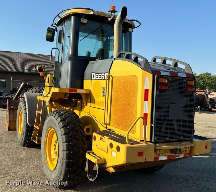 image for item DO1683 2005 John Deere 444J wheel loader