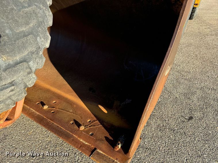 image for item DO1683 2005 John Deere 444J wheel loader