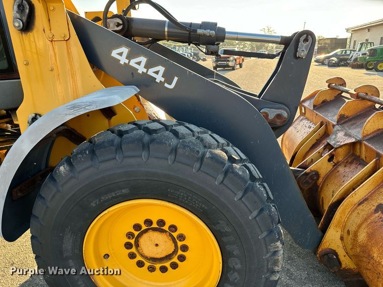 image for item DO1683 2005 John Deere 444J wheel loader