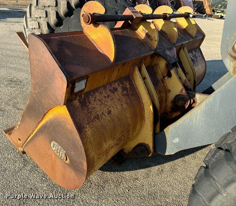 image for item DO1683 2005 John Deere 444J wheel loader