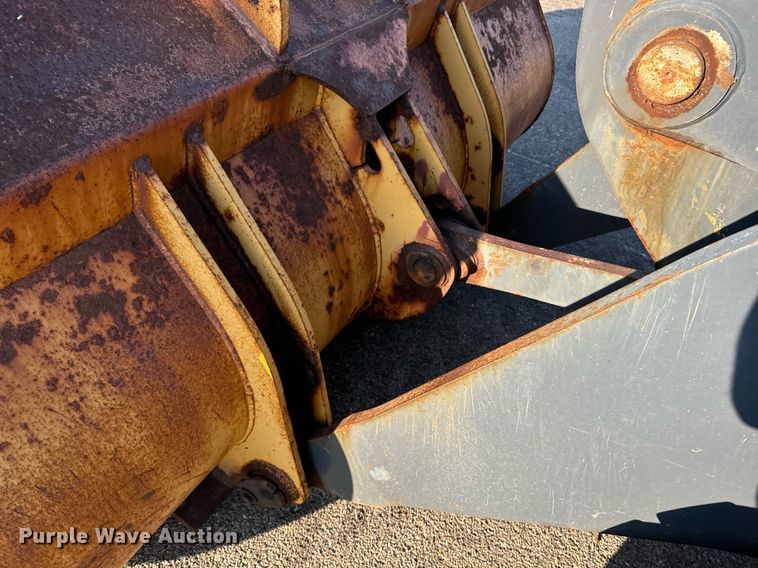 image for item DO1683 2005 John Deere 444J wheel loader