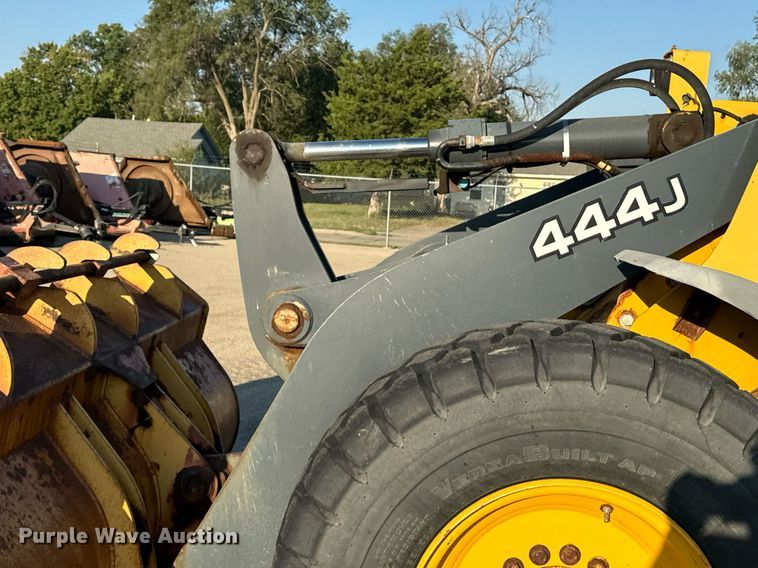 image for item DO1683 2005 John Deere 444J wheel loader