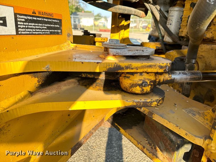 image for item DO1683 2005 John Deere 444J wheel loader