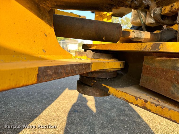 image for item DO1683 2005 John Deere 444J wheel loader