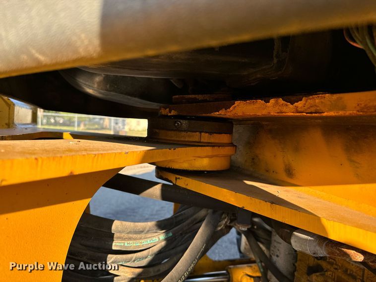 image for item DO1683 2005 John Deere 444J wheel loader