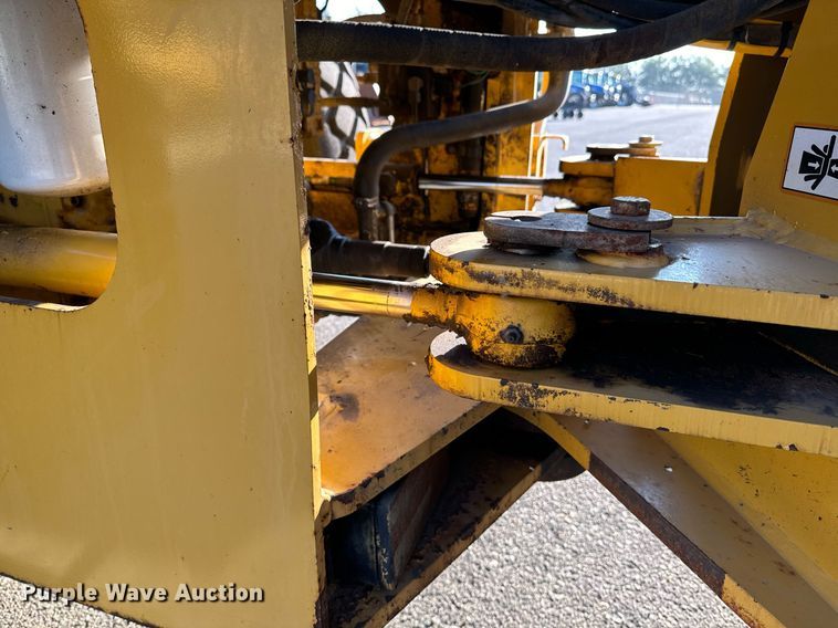 image for item DO1683 2005 John Deere 444J wheel loader