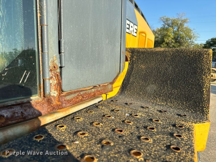 image for item DO1683 2005 John Deere 444J wheel loader