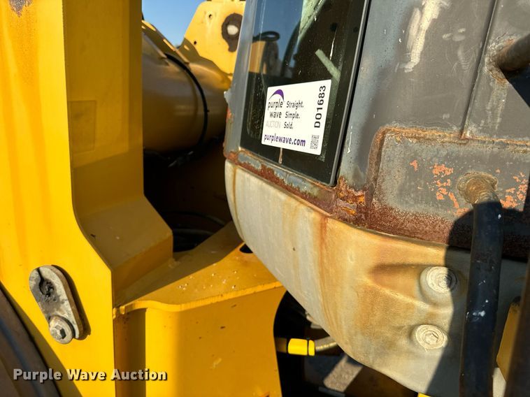 image for item DO1683 2005 John Deere 444J wheel loader