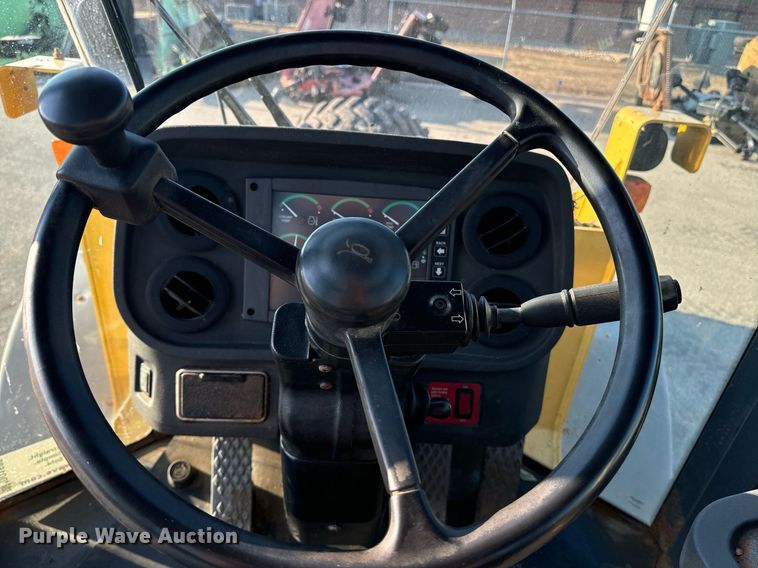 image for item DO1683 2005 John Deere 444J wheel loader