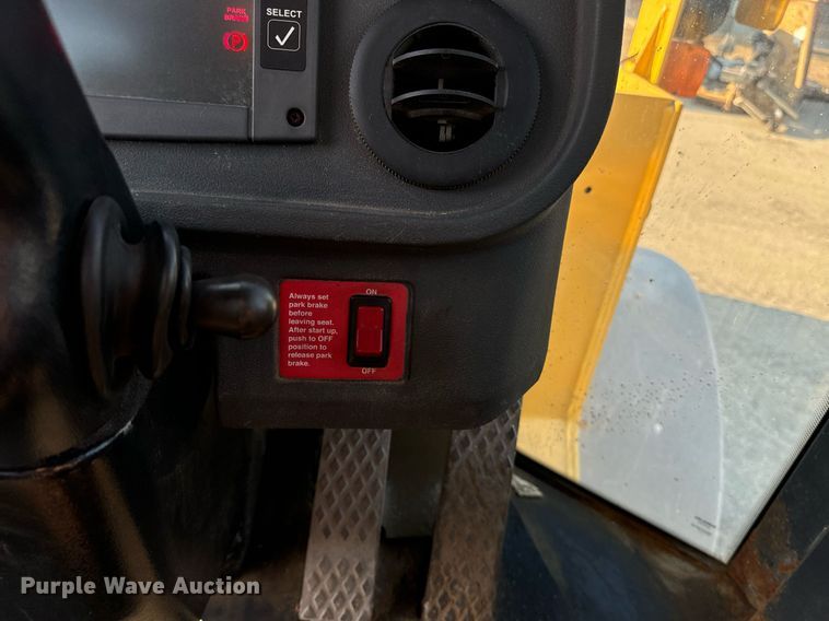 image for item DO1683 2005 John Deere 444J wheel loader