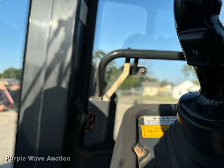 image for item DO1683 2005 John Deere 444J wheel loader