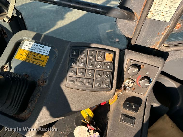 image for item DO1683 2005 John Deere 444J wheel loader