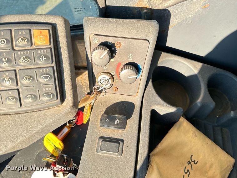 image for item DO1683 2005 John Deere 444J wheel loader