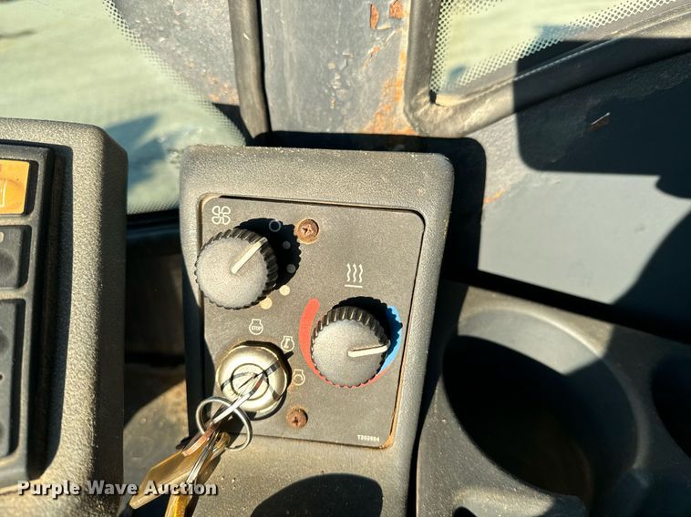 image for item DO1683 2005 John Deere 444J wheel loader