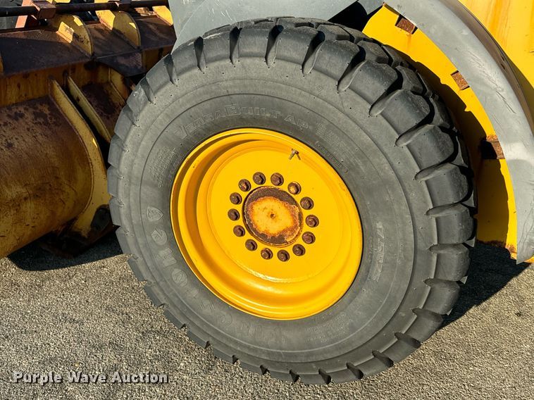 image for item DO1683 2005 John Deere 444J wheel loader
