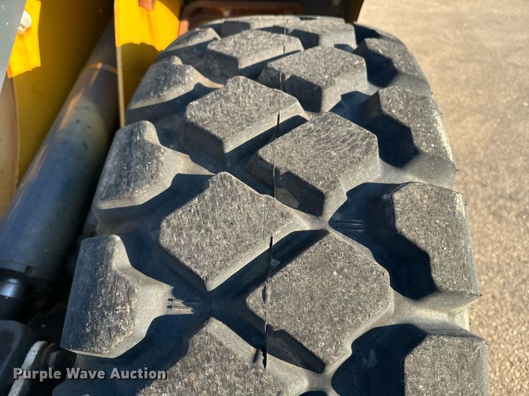 image for item DO1683 2005 John Deere 444J wheel loader