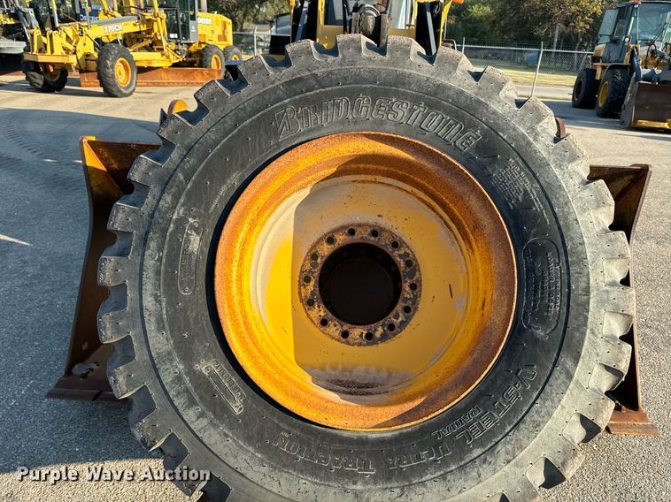 image for item DO1683 2005 John Deere 444J wheel loader