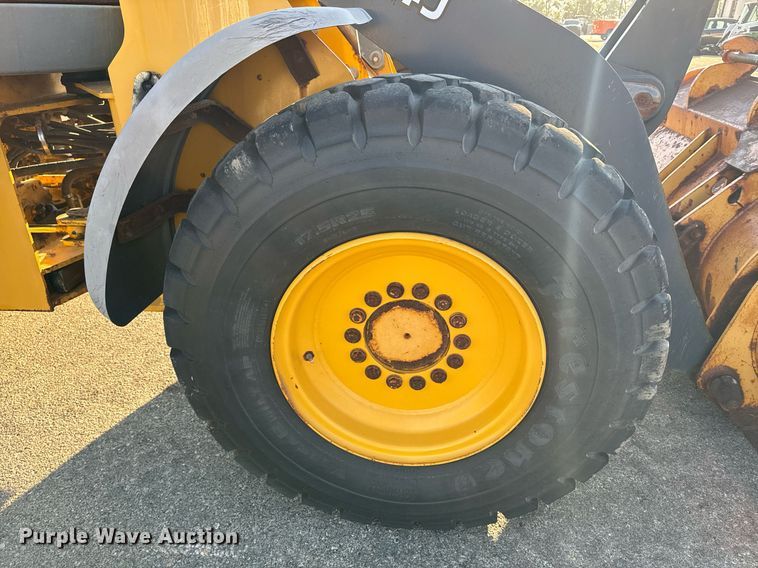 image for item DO1683 2005 John Deere 444J wheel loader