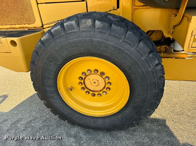 image for item DO1683 2005 John Deere 444J wheel loader