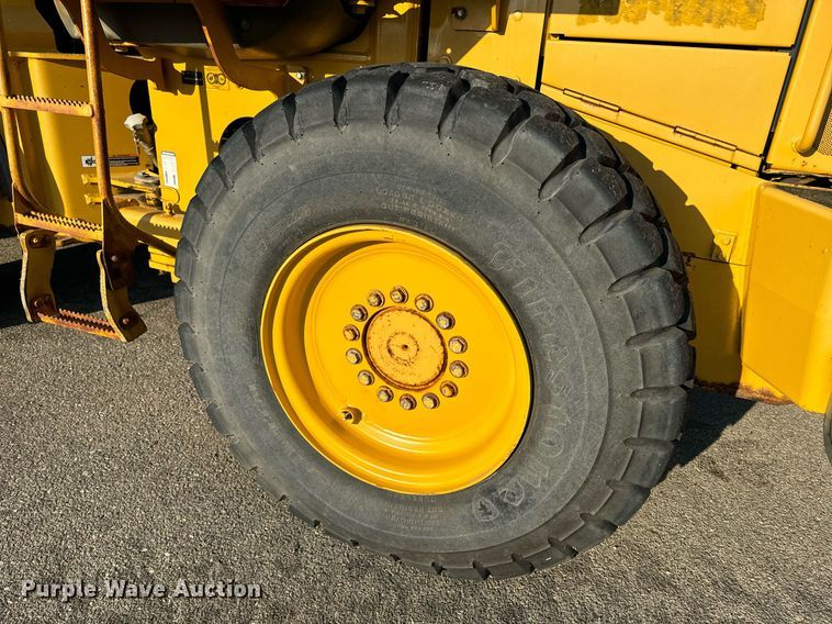 image for item DO1683 2005 John Deere 444J wheel loader