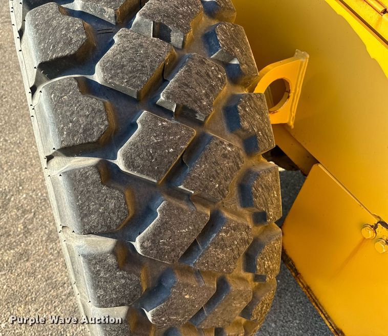 image for item DO1683 2005 John Deere 444J wheel loader