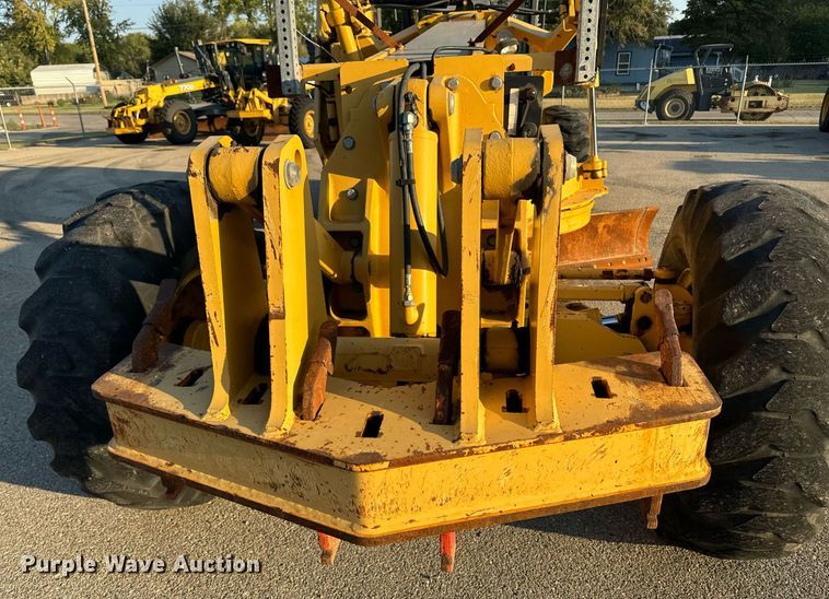 image for item DO1684 2001 John Deere 770CH motor grader