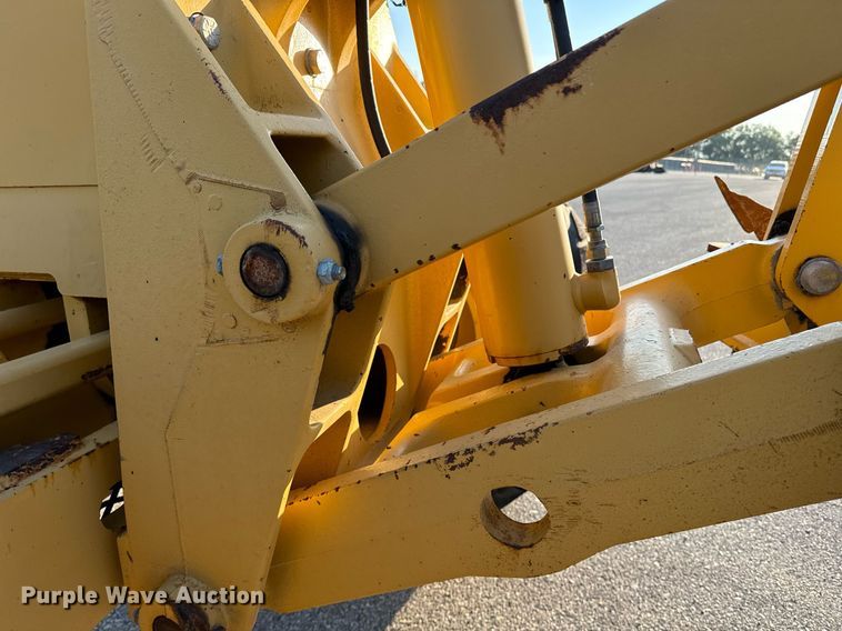 image for item DO1684 2001 John Deere 770CH motor grader