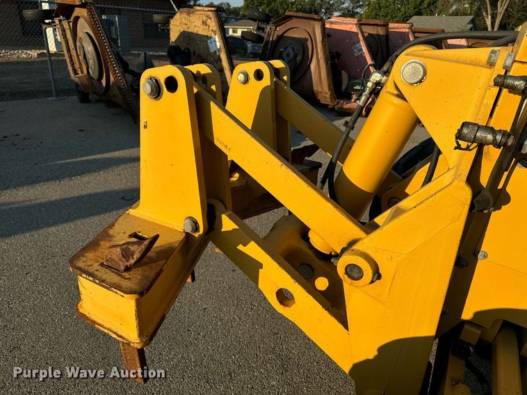 image for item DO1684 2001 John Deere 770CH motor grader