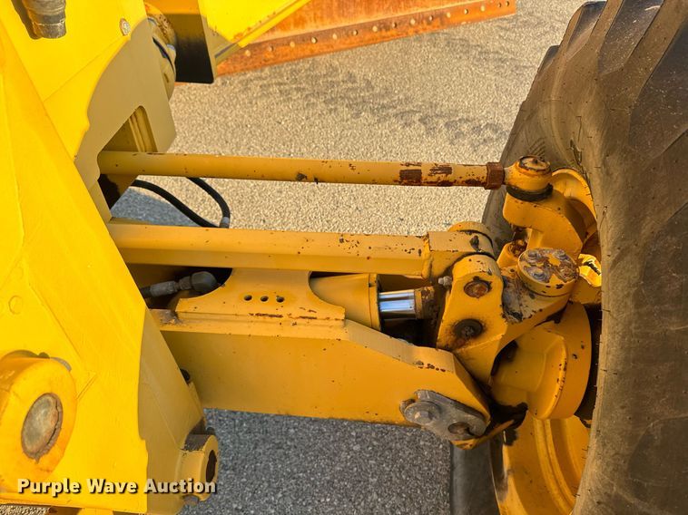 image for item DO1684 2001 John Deere 770CH motor grader