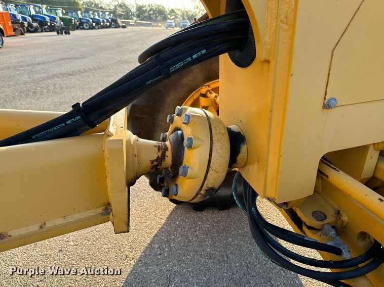 image for item DO1684 2001 John Deere 770CH motor grader