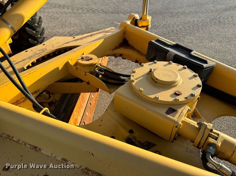 image for item DO1684 2001 John Deere 770CH motor grader