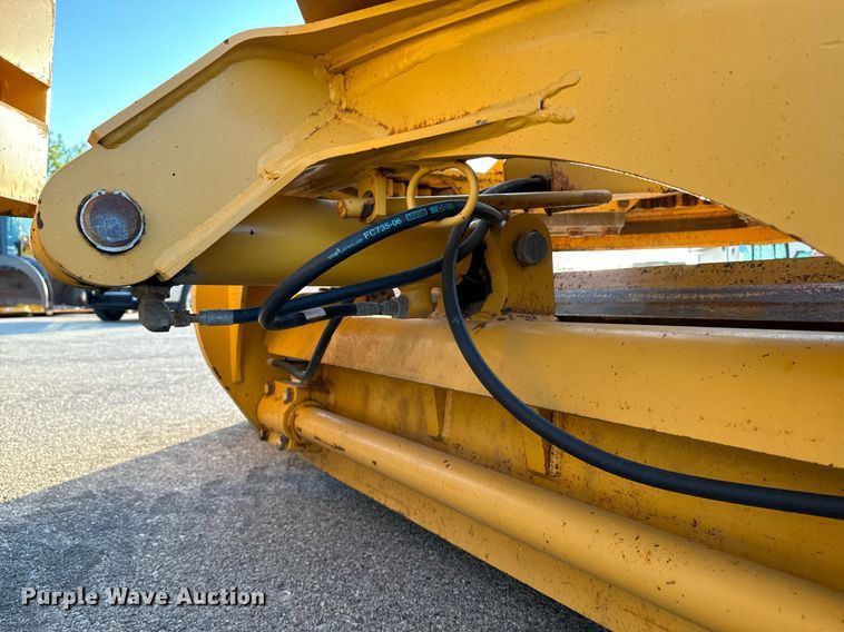 image for item DO1684 2001 John Deere 770CH motor grader