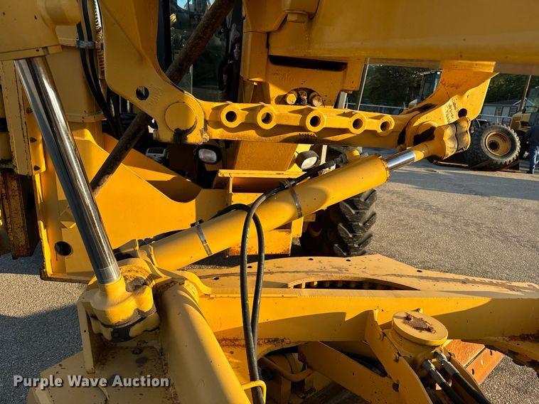 image for item DO1684 2001 John Deere 770CH motor grader