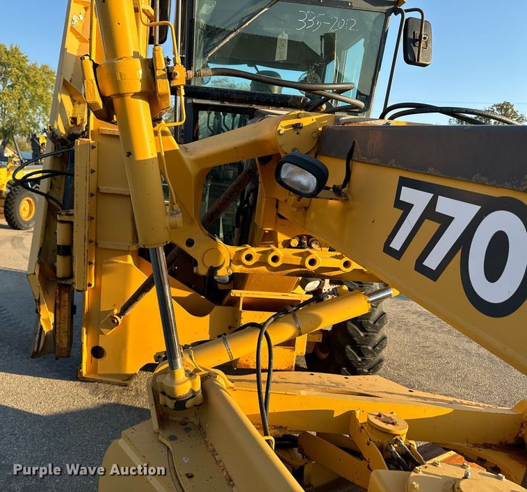 image for item DO1684 2001 John Deere 770CH motor grader