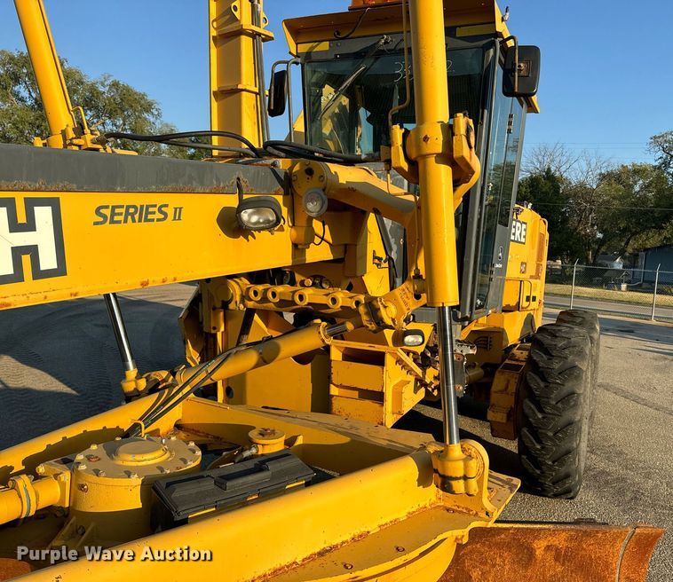 image for item DO1684 2001 John Deere 770CH motor grader