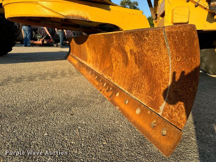 image for item DO1684 2001 John Deere 770CH motor grader