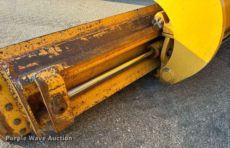 image for item DO1684 2001 John Deere 770CH motor grader