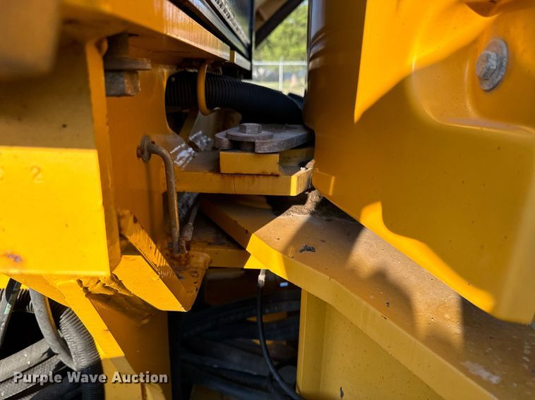 image for item DO1684 2001 John Deere 770CH motor grader