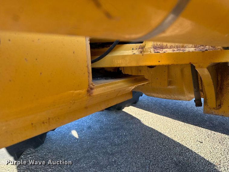 image for item DO1684 2001 John Deere 770CH motor grader