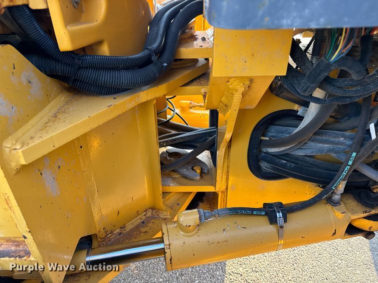 image for item DO1684 2001 John Deere 770CH motor grader