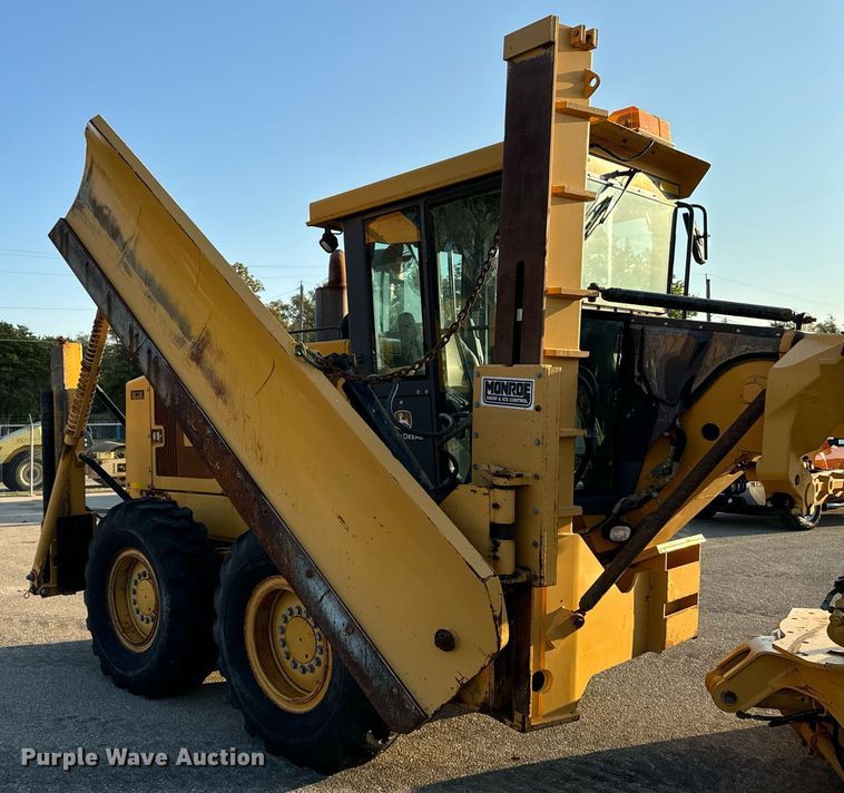 image for item DO1684 2001 John Deere 770CH motor grader