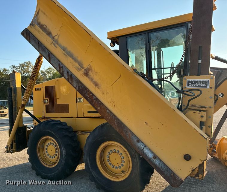 image for item DO1684 2001 John Deere 770CH motor grader