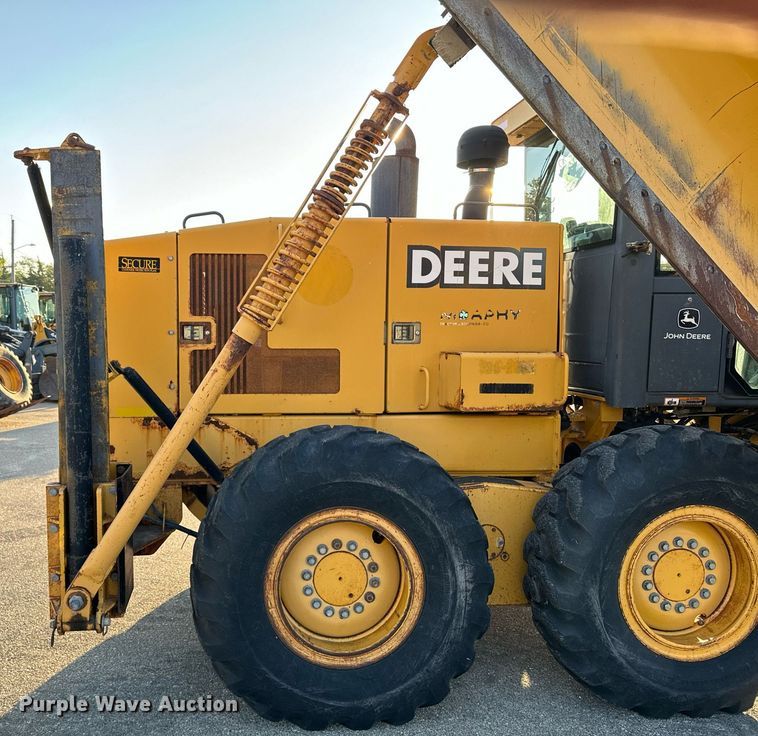 image for item DO1684 2001 John Deere 770CH motor grader