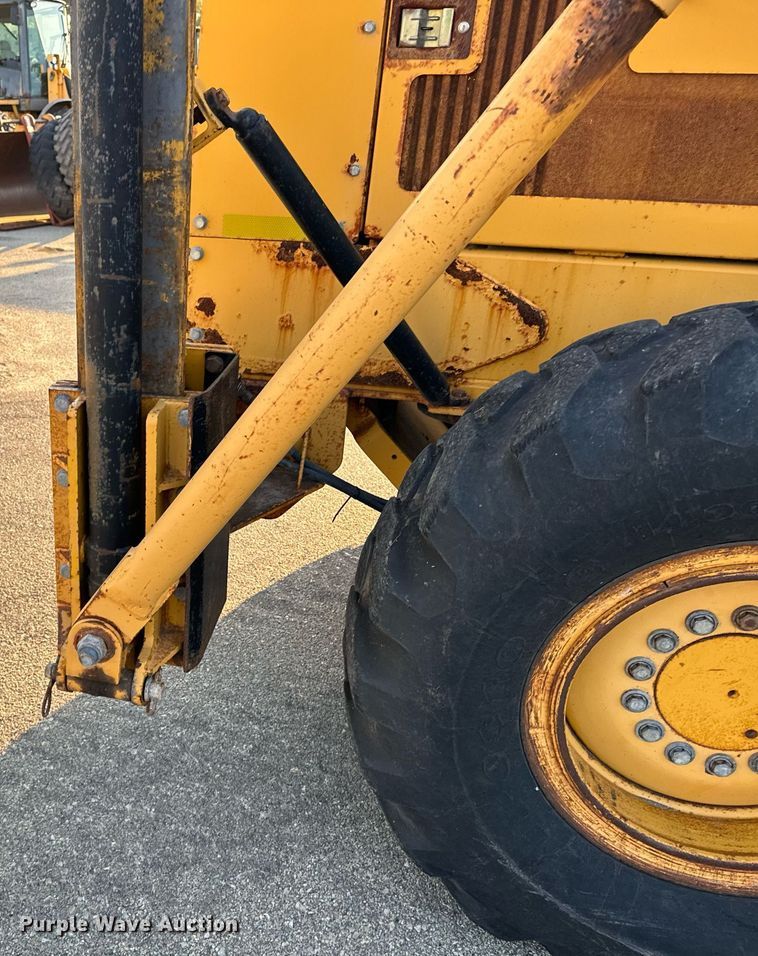 image for item DO1684 2001 John Deere 770CH motor grader