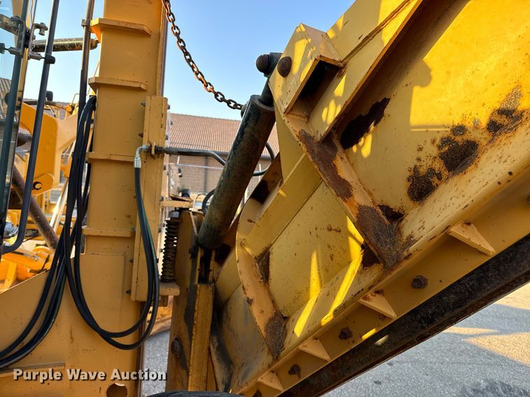 image for item DO1684 2001 John Deere 770CH motor grader