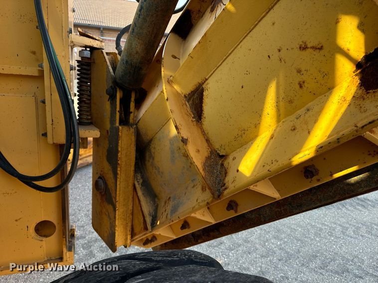 image for item DO1684 2001 John Deere 770CH motor grader