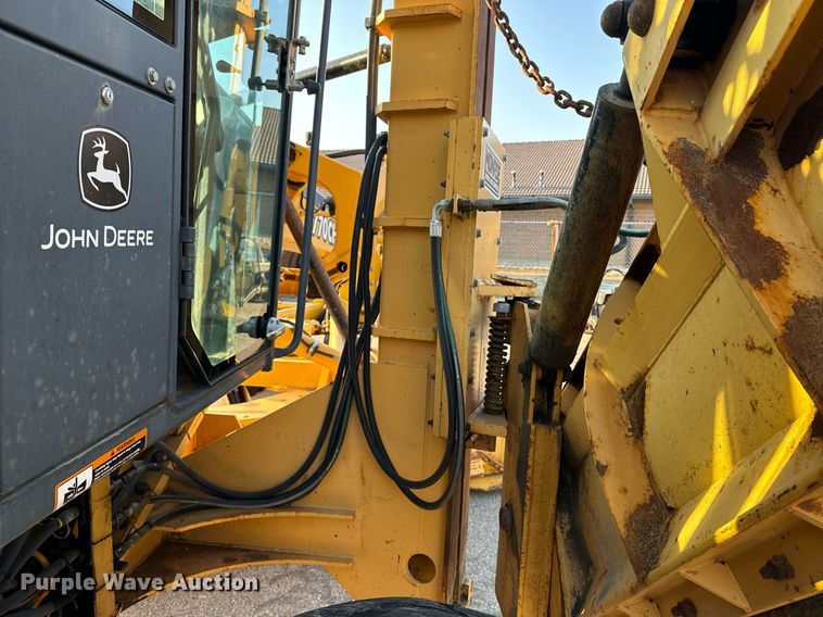 image for item DO1684 2001 John Deere 770CH motor grader